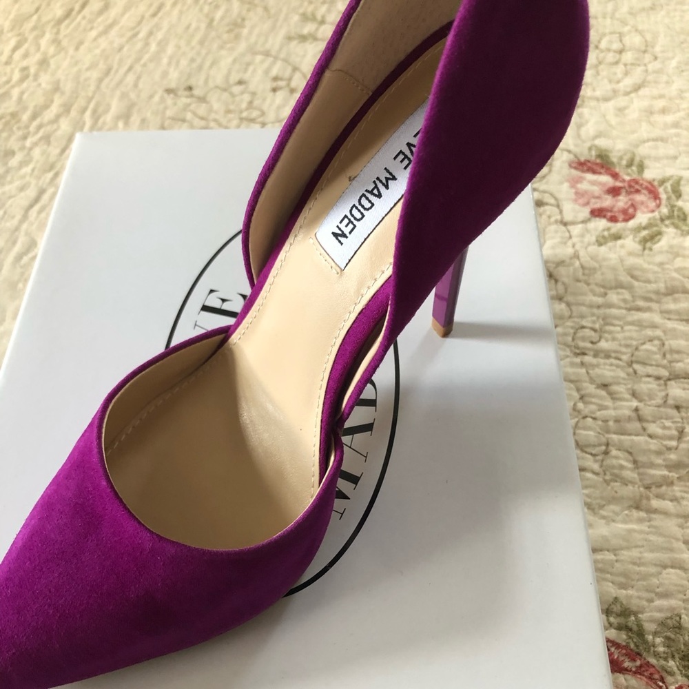 Steve Madden pumps. Never worn beautiful shoes